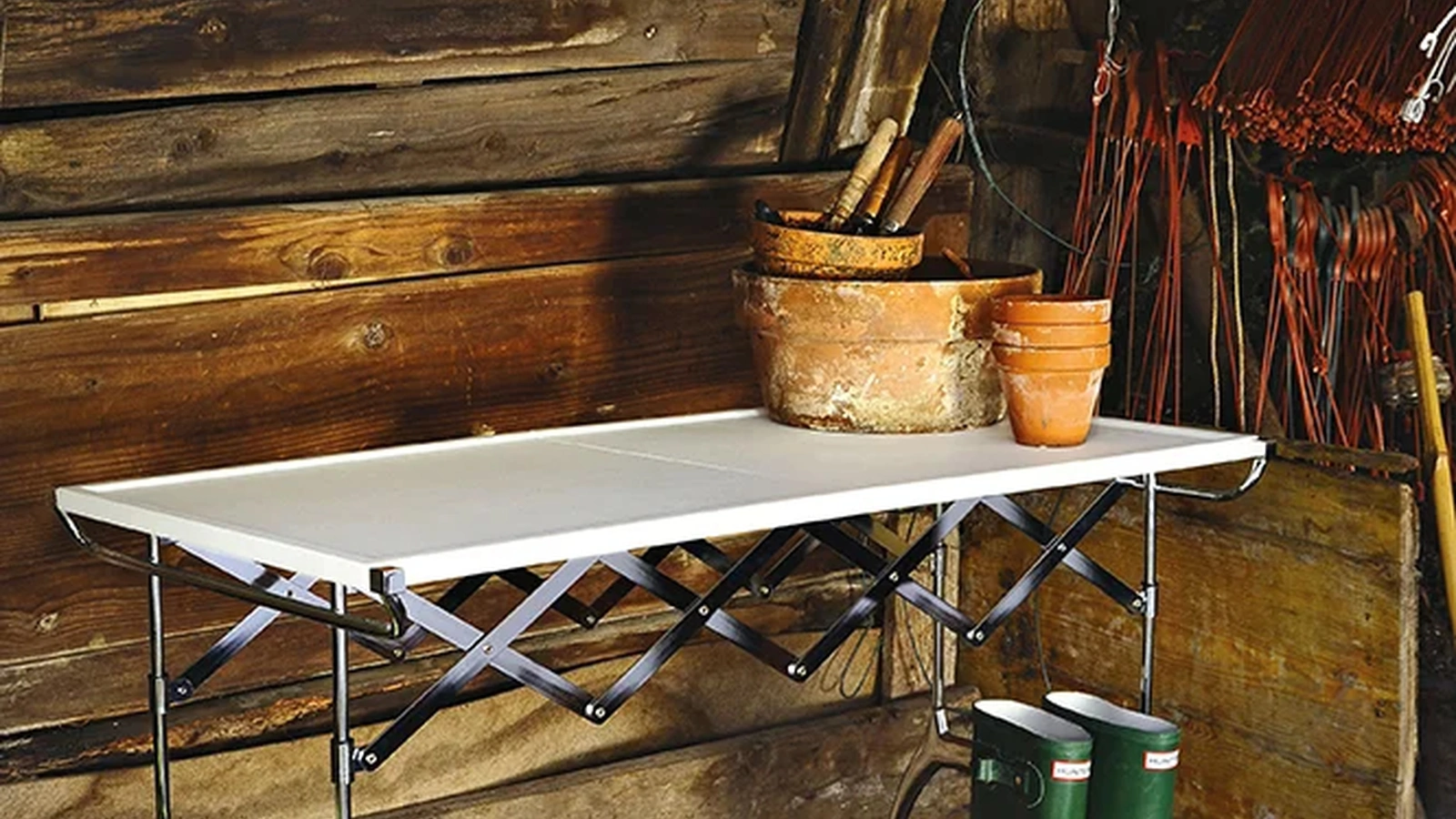 Tavolino Battista con piani in poliuretano e struttura in acciaio di Kartell