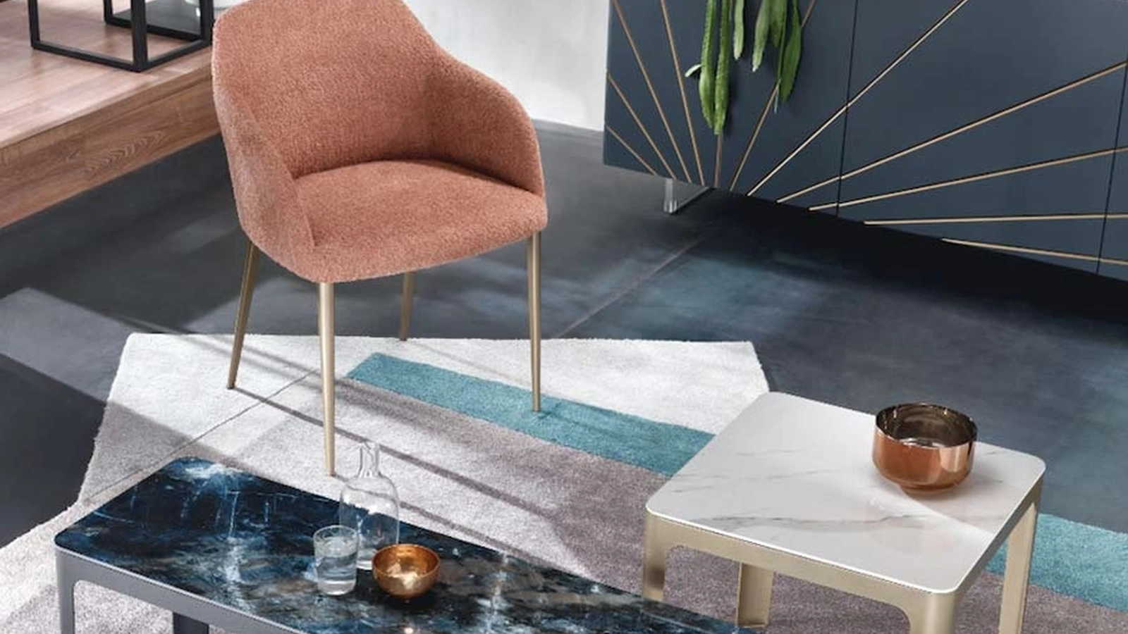 Tavolino Corner con top in ceramica e gambe in metallo verniciato di Riflessi