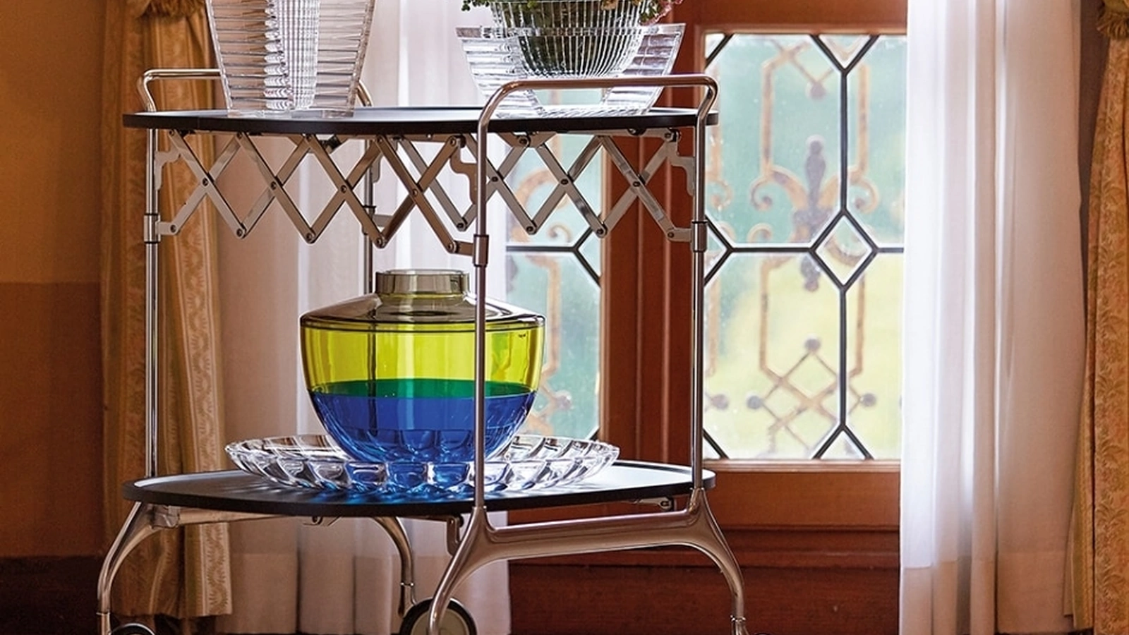 Tavolino Gastone con piani in Nylon e struttura in acciaio di Kartell