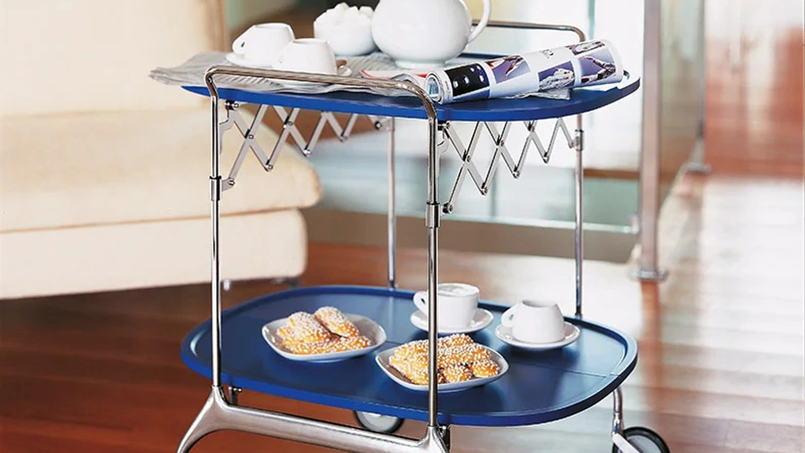 Tavolino Gastone con piani in Nylon e struttura in acciaio di Kartell