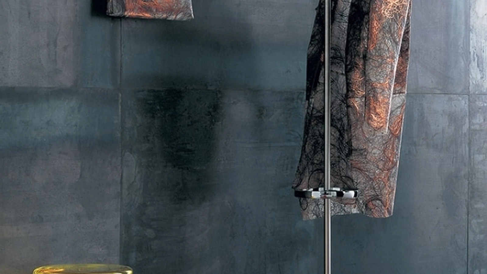 Appendiabiti Hanger in alluminio con ganci in policarbonato di Kartell