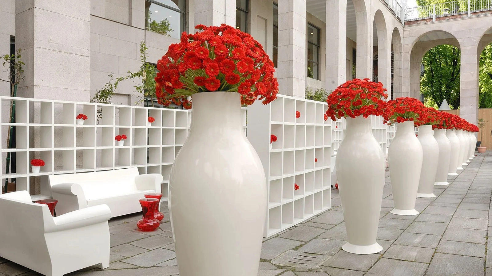 Maxi Vaso Misses Flower Power in polietilene di Kartell