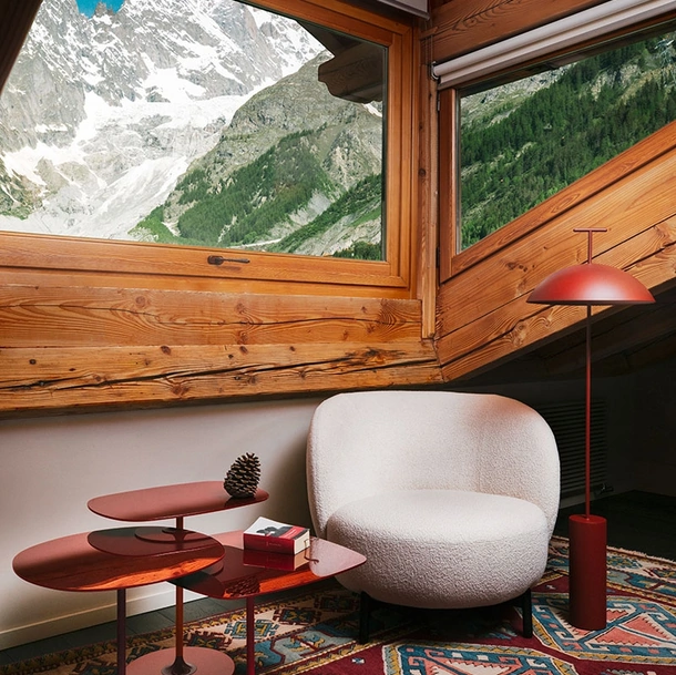 Tavolini Thierry in cristallo con base in acciaio di Kartell