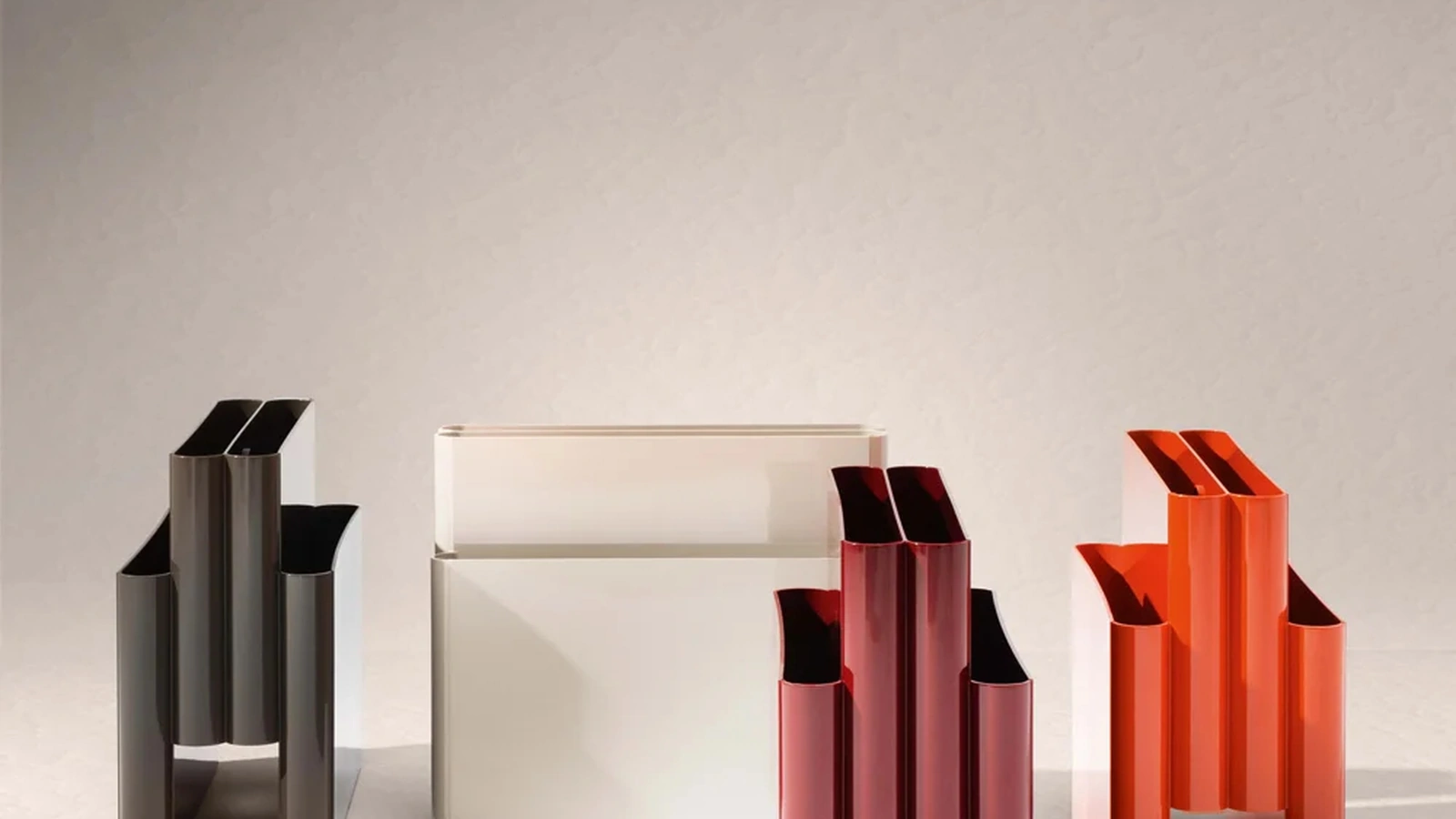 Contenitore portariviste Magazine Rack di Kartell