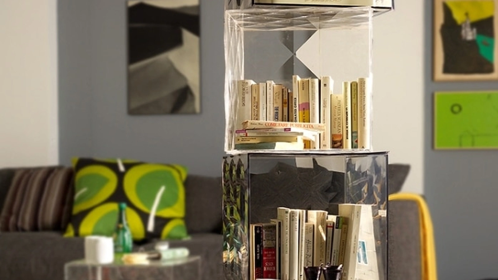 Cubo Contenitore impilabile in plexiglas colorato e trasparente Optic di Kartell