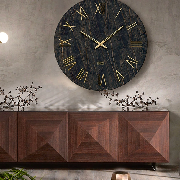 Orologio da muro Portofino in cristallo serigrafato effetto marmo di Riflessi