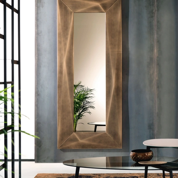 Specchio Diamond con cornice in ottone spazzolato di Riflessi