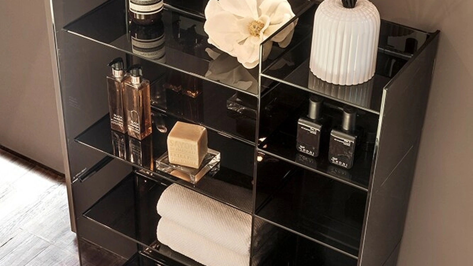 Mobile contenitore Sound Rack in plexiglas di Kartell