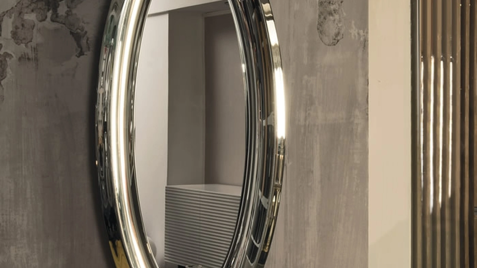 Specchio Aqua con cornice in cristallo specchiante di Riflessi