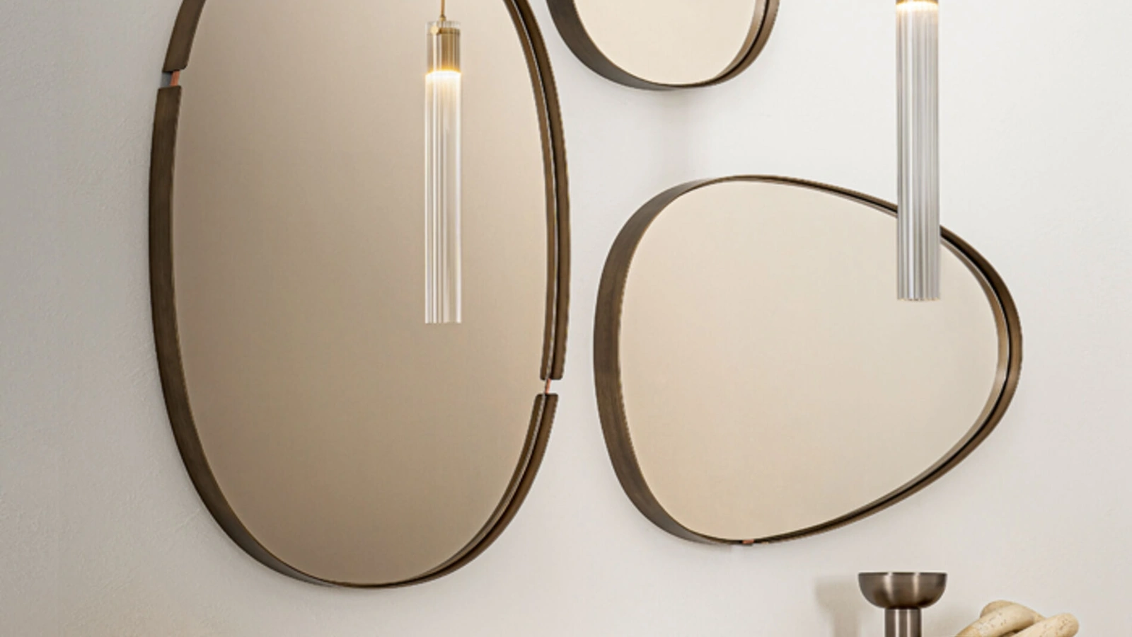 Specchio con cornice in metallo verniciato Lumière di Riflessi