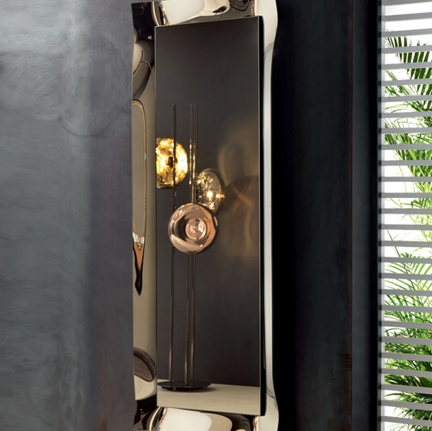 Specchio Viva con cornice specchiante curvata di Riflessi