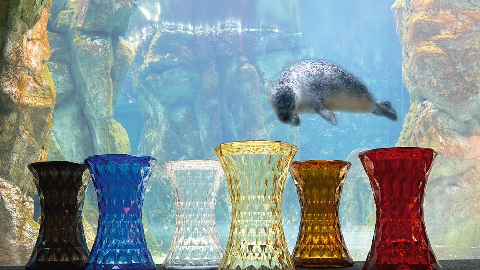 Tavolino sgabello Stone in policarbonato di Kartell