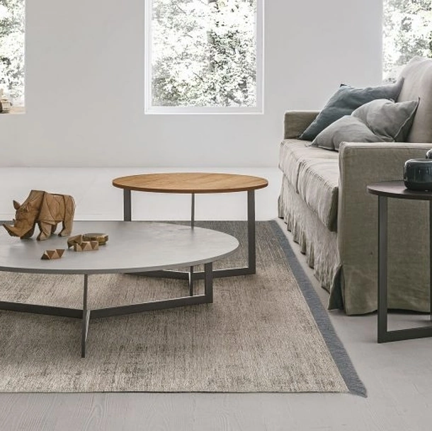 Tavolino tondo con piano materico Joy di Tomasella