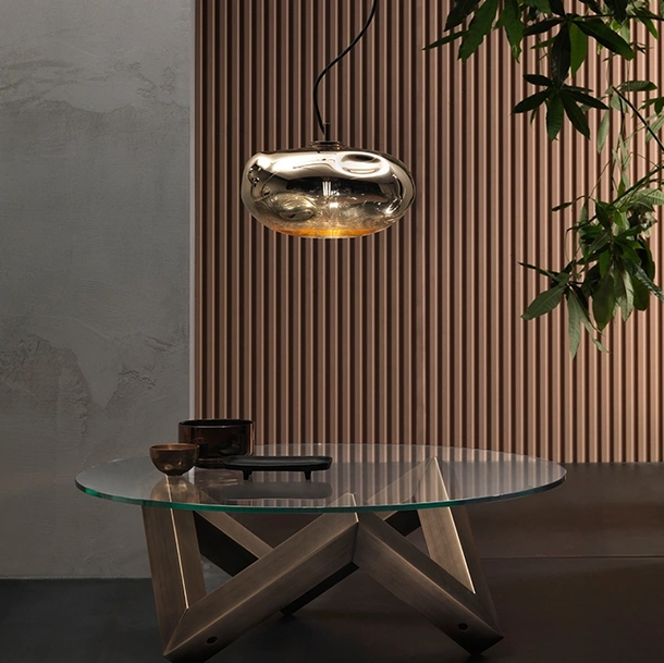 Tavolino Zen New con top in cristallo e base in rovere tinto ottone di Riflessi