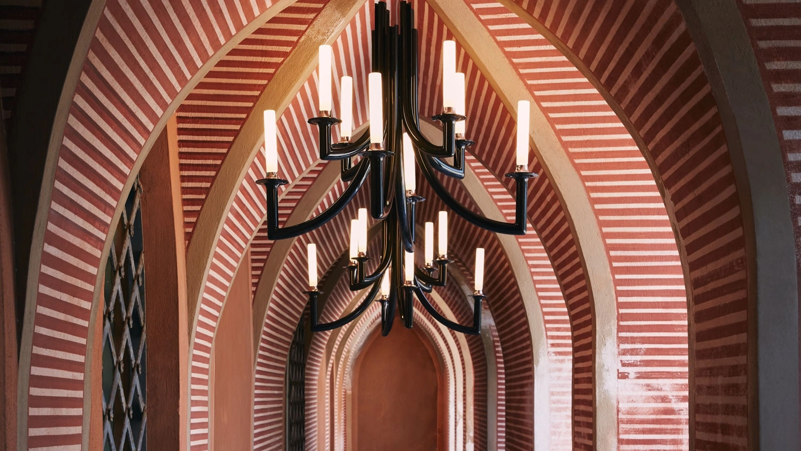 Lampada a sospensione Khan in policarbonato finitura Nero di Kartell