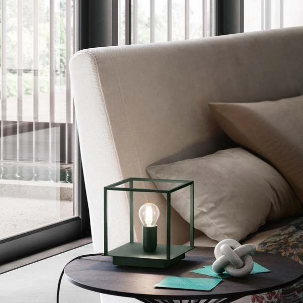 Lampada da tavolo Link in metallo laccato di Le Comfort