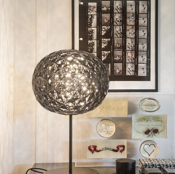 Lampada da tavolo Planet in policarbonato e metallo di Kartell