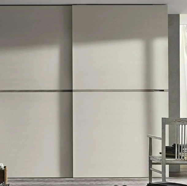 Armadio con anta scorrevole Meridiana in laccato opaco di Tomasella