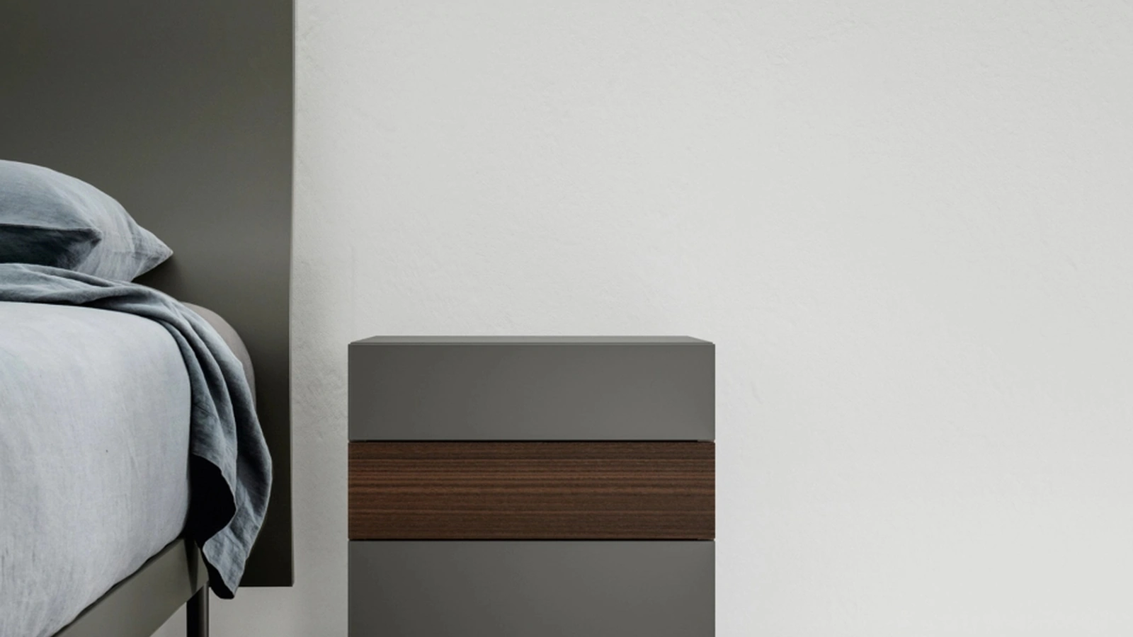 Comodino Filnox in laccato e legno di Caccaro