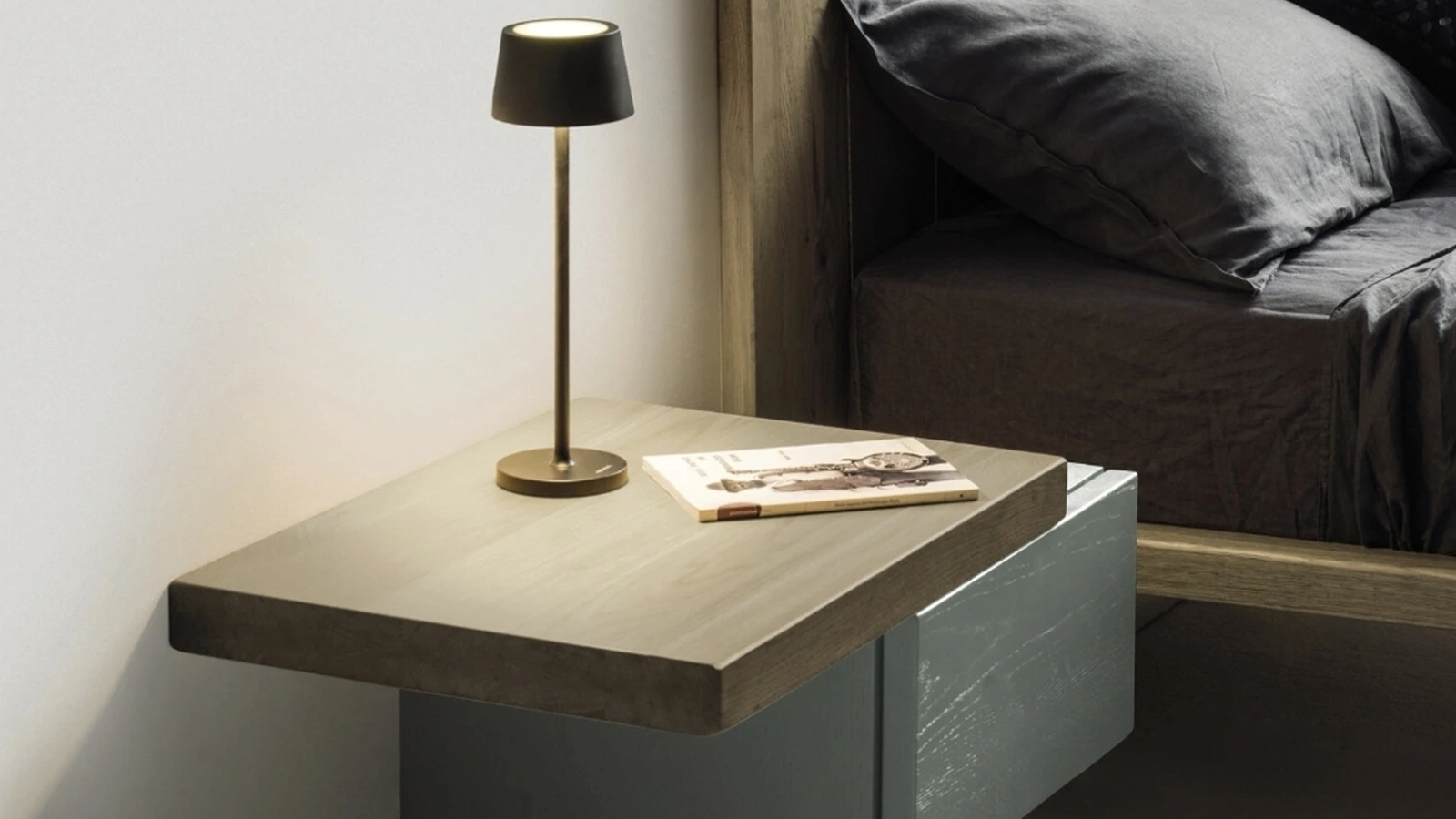 Comodino Fly di Devina Nais