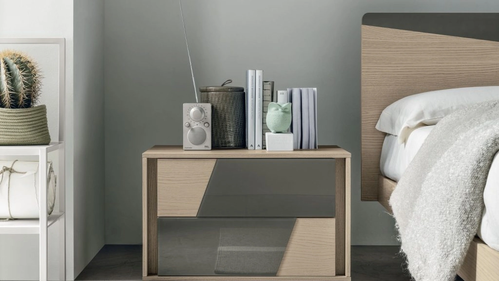 Comodino Kross in materico con inserti in vetro di Tomasella