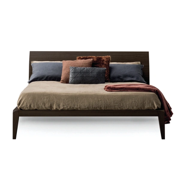 Letto in legno con testiera Shark di Devina Nais