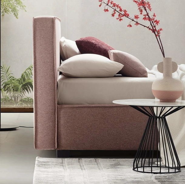 Letto in tessuto imbottito con testiera Ipanema di Le Comfort