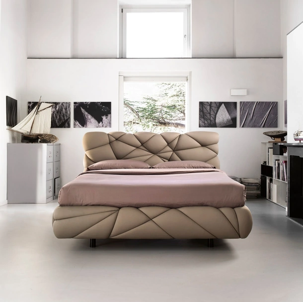 Letto di design imbottito e soffice come una nuvola Marvin di Noctis