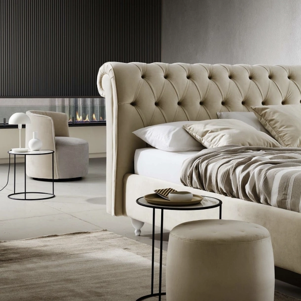 Letto classico in pelle imbottito con testiera trapuntata Raffaello di Le Comfort