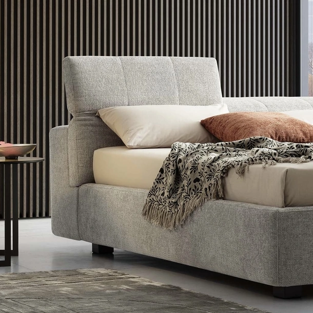 Letto con testiera reclinabile Tower di Le Comfort