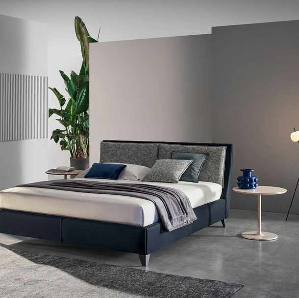 Letto con testiera in pelle e tessuto Attico di Twils