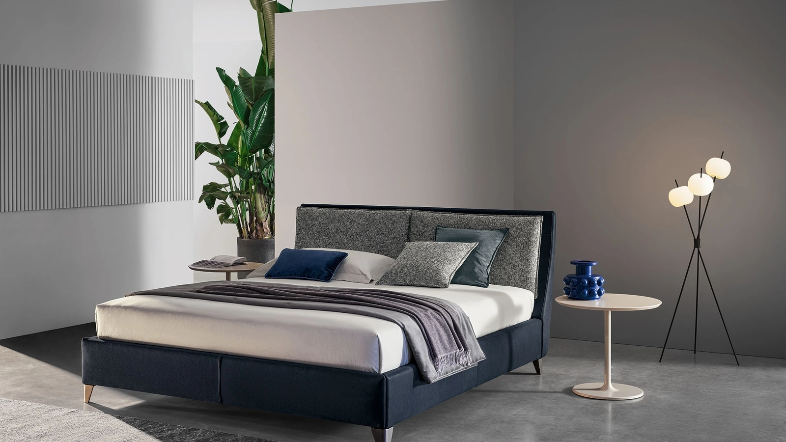 Letto con testiera in pelle e tessuto Attico di Twils