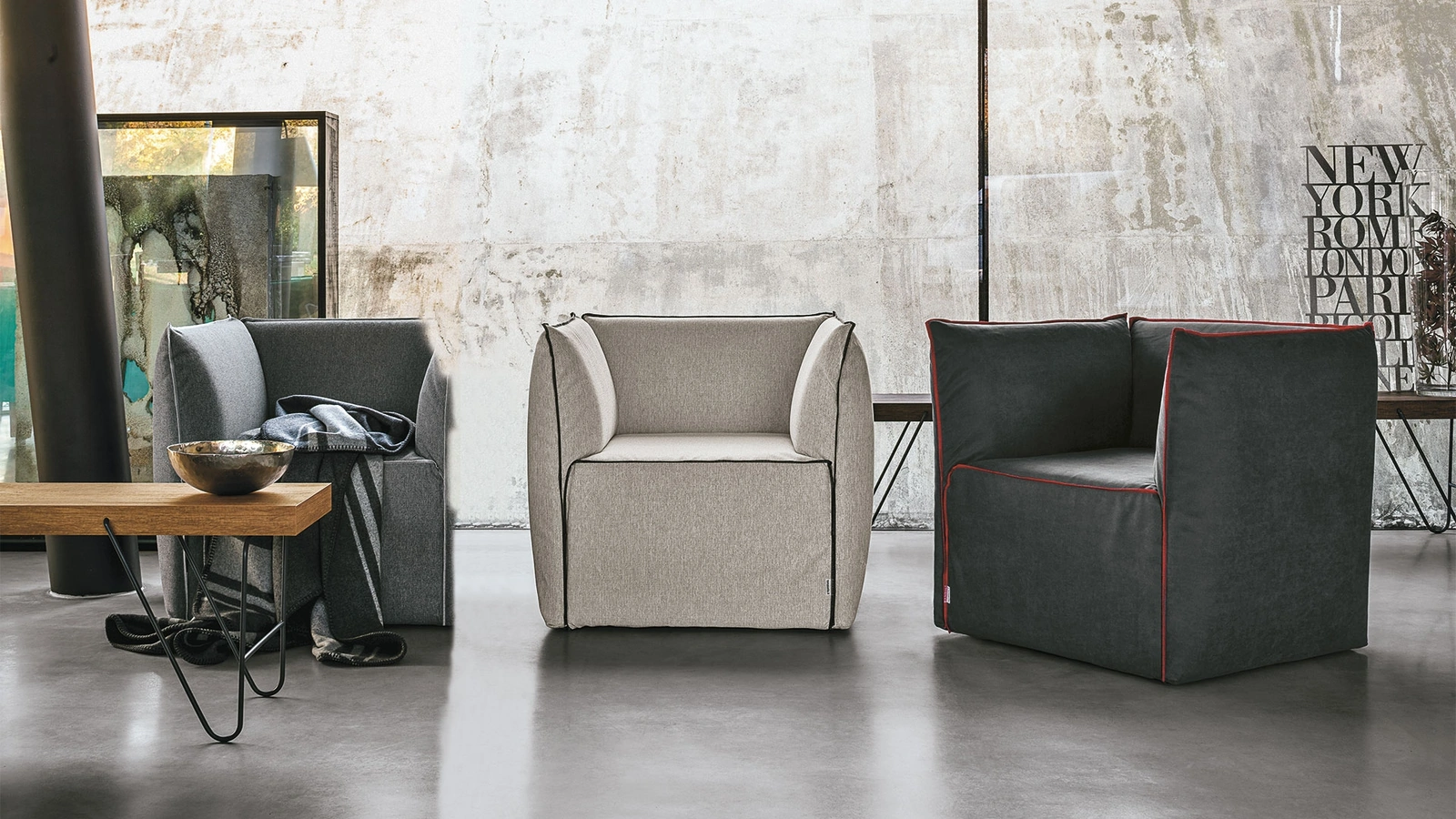 Poltroncina Flower rivestita in tessuto o pelle di Tomasella