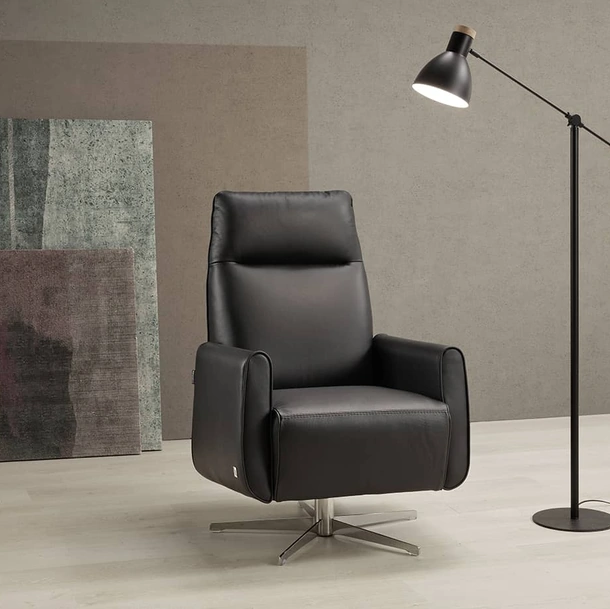 Poltrona girevole in pelle Lizzy di Egoitaliano