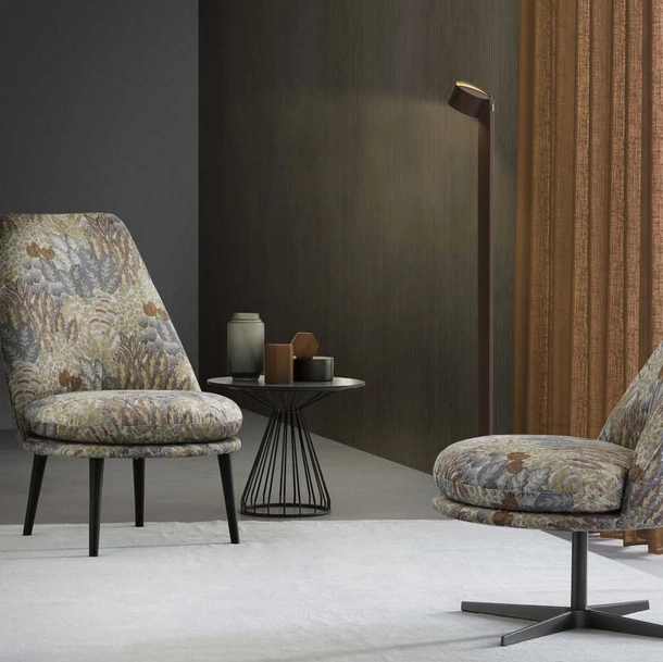Poltroncina Lord in tessuto con fantasia floreale di Le Comfort