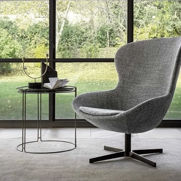 Poltroncina Fram in tessuto con struttura in legno massello Fram di Egoitaliano