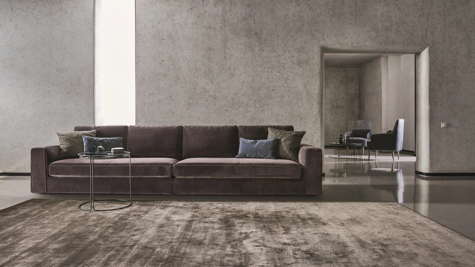 Divano lineare Loman 2|0 in velluto di Ditre Italia