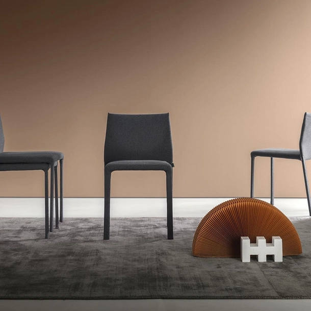 Sedia Corium in tessuto imbottito  di Alf Da Frè