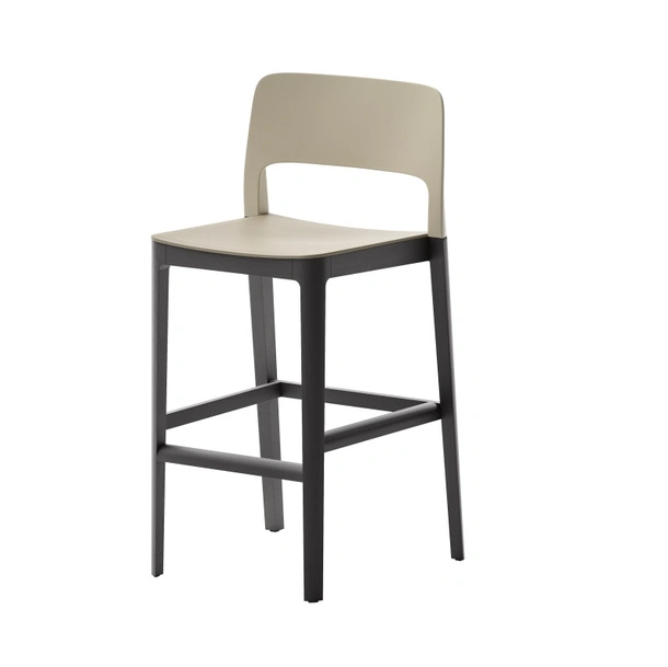 Sgabello Atelier in polipropilene con struttura in legno di Veneta Cucine