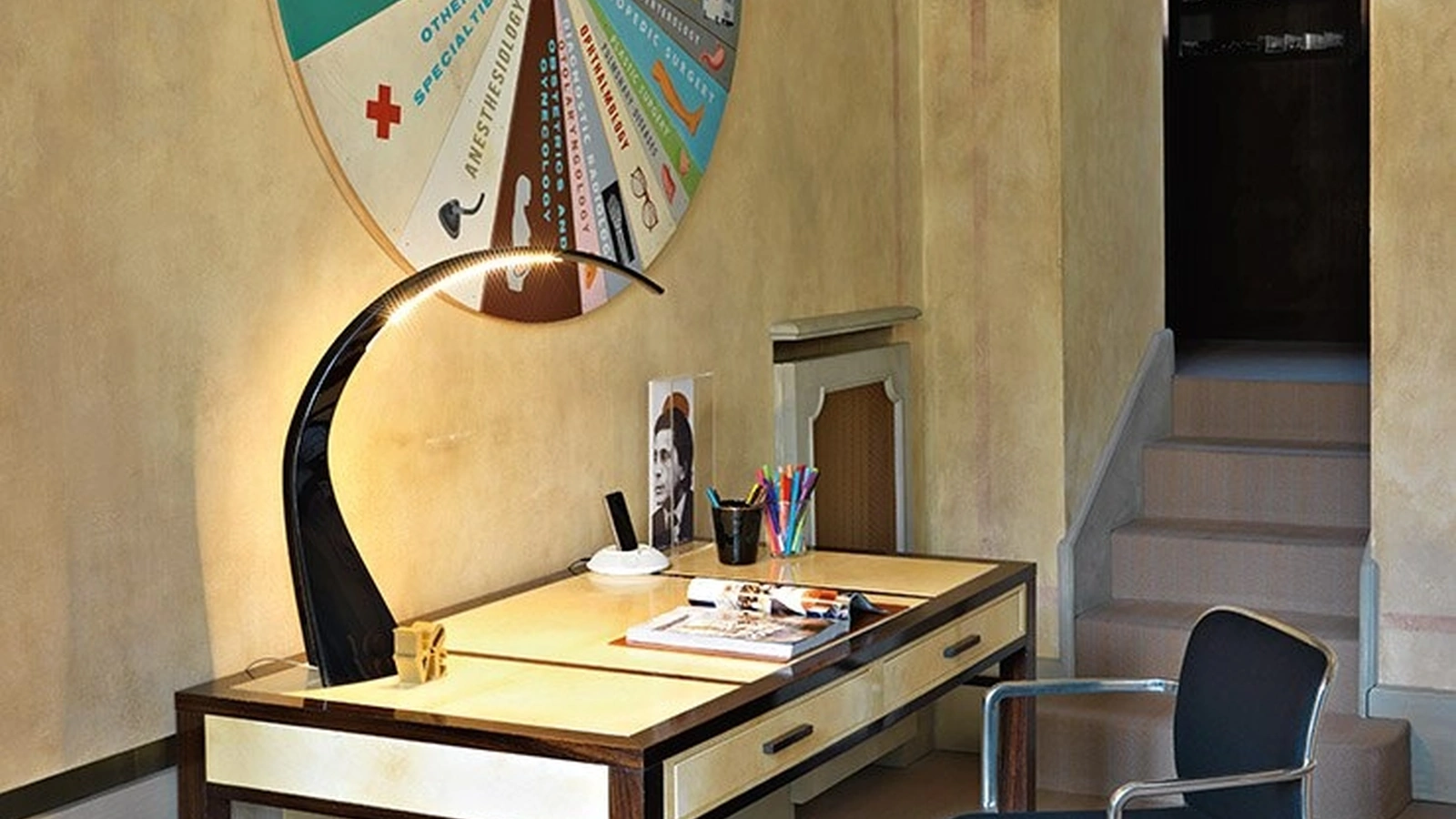 Sedia Audrey Soft in tessuto con braccioli di Kartell