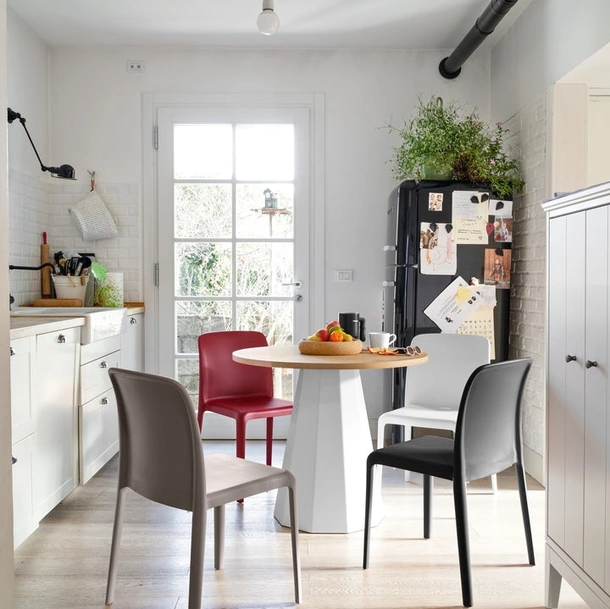 Sedia impilabile in polipropilene Bayo di Connubia