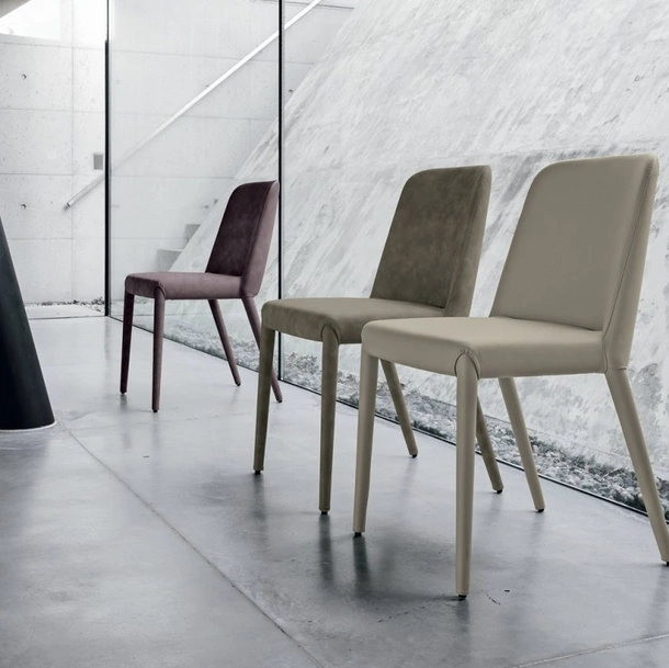 Sedia Betty rivestita in ecopelle di Tomasella