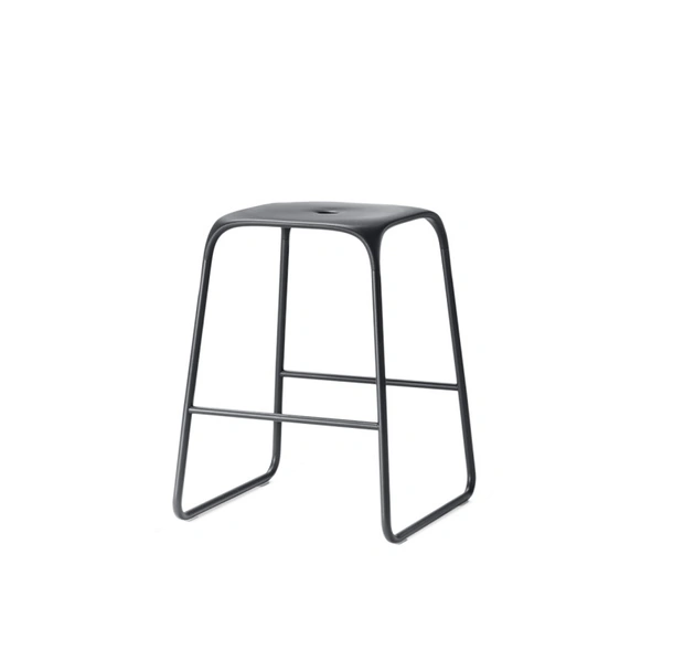 Sgabello Bobo con seduta in polipropilene e struttura in metallo di Veneta Cucine