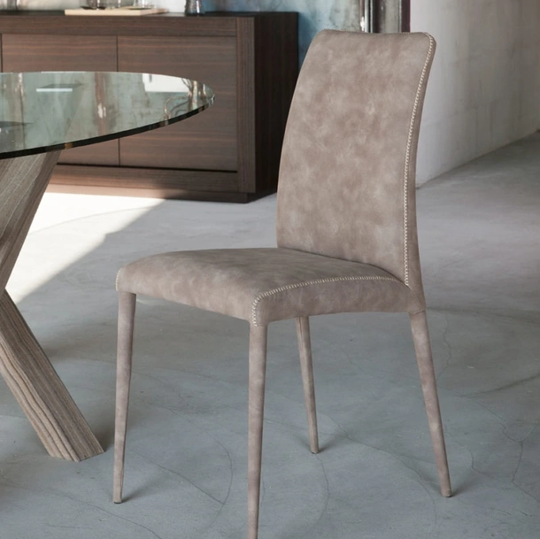 Sedia Bruna Flex completamente rivestita in pelle di Riflessi