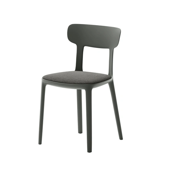 Sedia Canova in polipropilene con seduta in tessuto imbottito di Veneta Cucine