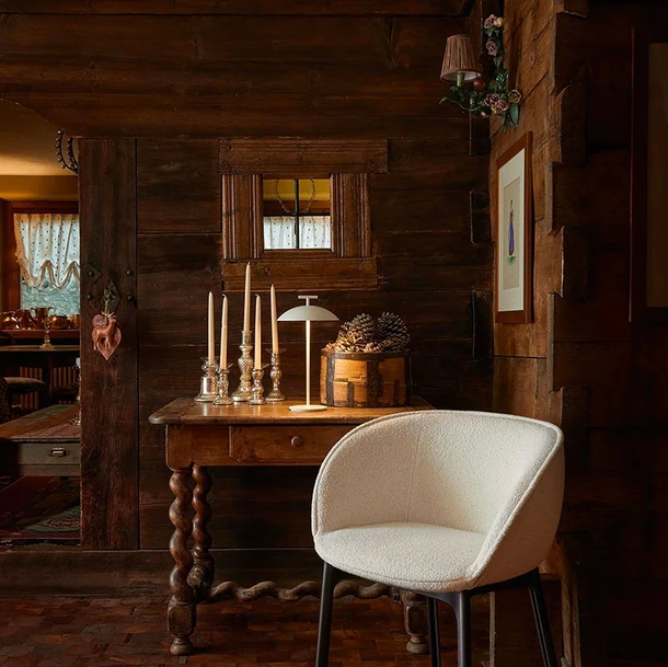 Sedia Charla in tessuto con base in tecnopolimero termoplastico di Kartell