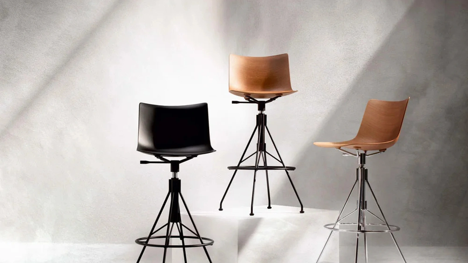 Sgabello CKoya Stool in legno e metallo di Kartell
