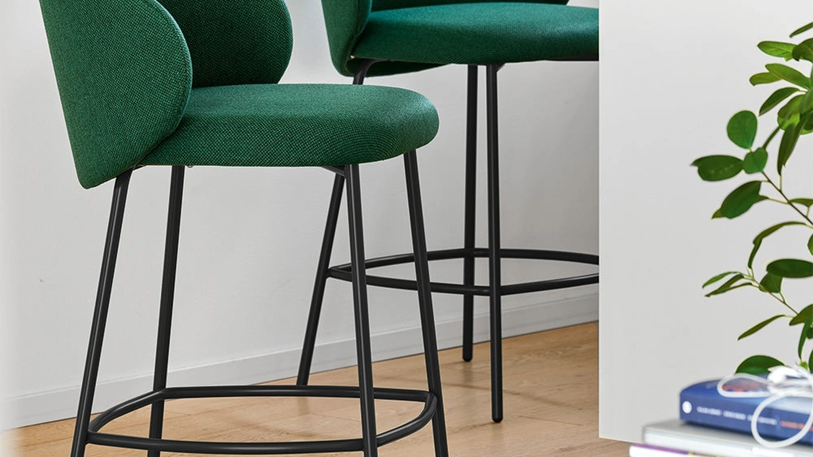 Sgabello in tessuto Tuka di Connubia