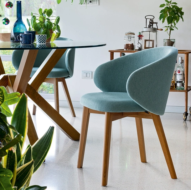 Sedia Tuka in tessuto imbottito di Connubia