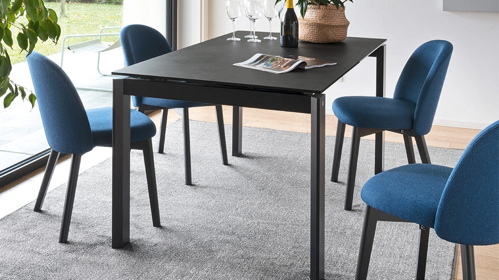 Sedia Tuka in tessuto imbottito di Connubia